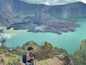 Menaklukkan Dewi Anjani: Sebuah Epopea Pendakian Rinjani